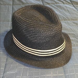 Women’s fedora sun hat.